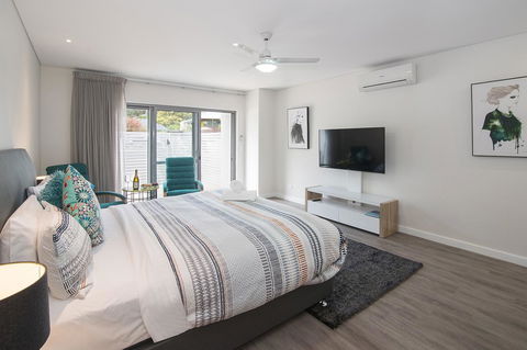 Churchill Studios - Gold Coast 4U 2