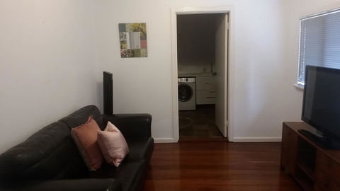 Leisurely Manor - Spacious Three Bedroom Home In Fremantle - Accommodation Gold Coast 11