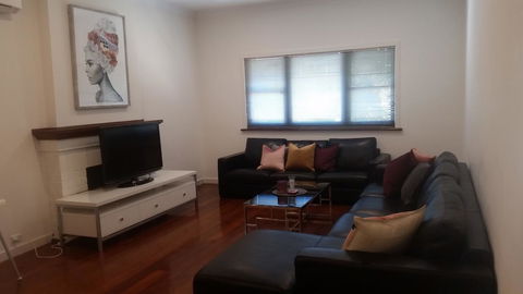 Leisurely Manor - Spacious Three Bedroom Home In Fremantle - Accommodation Gold Coast 5