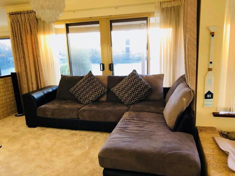 LA ANCHOR ON THE CANALS (MANDURAH) - Gold Coast 4U 4