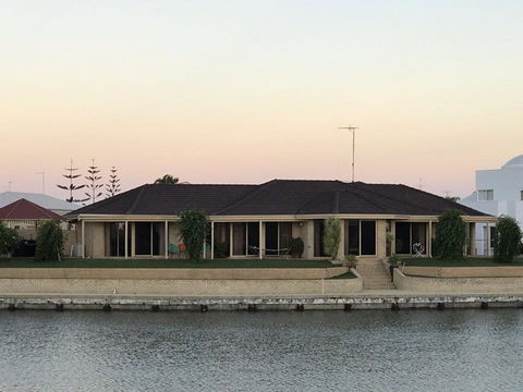 LA ANCHOR ON THE CANALS (MANDURAH) - Gold Coast 4U 16