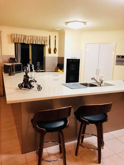 LA ANCHOR ON THE CANALS (MANDURAH) - Gold Coast 4U 6