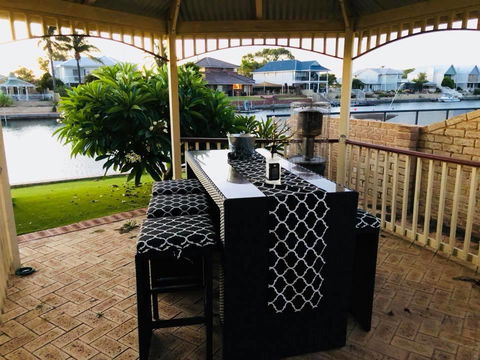 LA ANCHOR ON THE CANALS (MANDURAH) - Gold Coast 4U 9