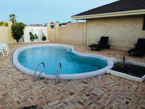 LA ANCHOR ON THE CANALS (MANDURAH) - Gold Coast 4U 11