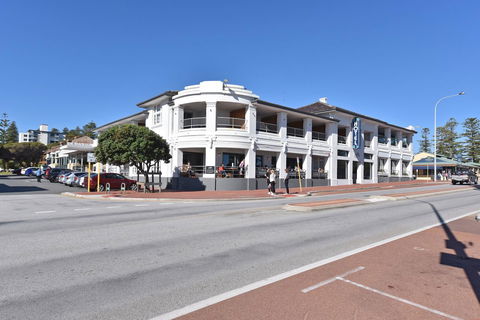 Cottesloe Apartment Close To Beach - Gold Coast 4U 23