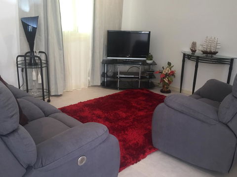 Bright & Beautiful Home On The Hills! - 1 Gold Coast 5