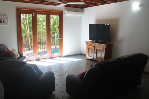 Beach House On Fox - Gold Coast 4U 13