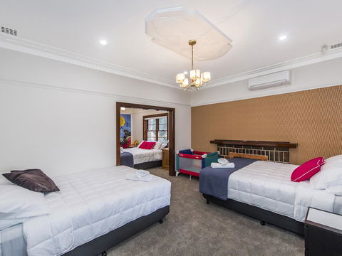 Luxury Federation Style Home - Sleeps 10 - Accommodation Gold Coast 11