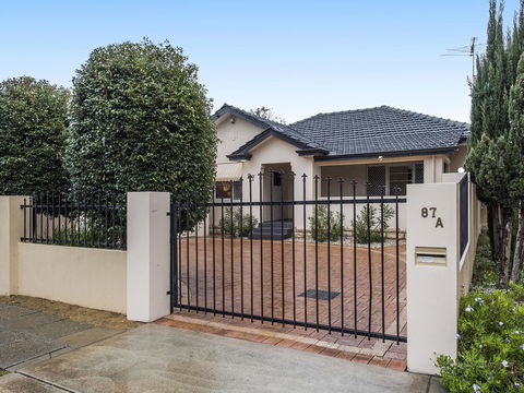 Luxury Federation Style Home - Sleeps 10 - Accommodation Gold Coast 17