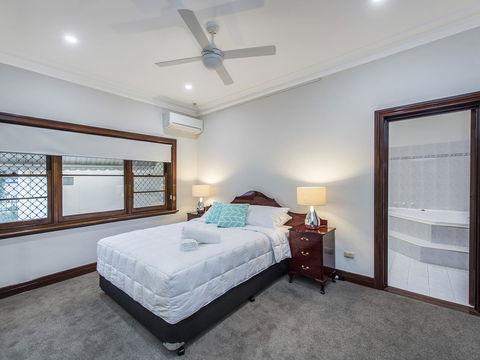 Luxury Federation Style Home - Sleeps 10 - Accommodation Gold Coast 7