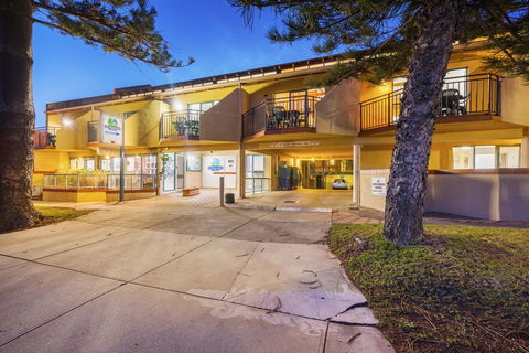Cottesloe Beach Chalets - Gold Coast 4U 6
