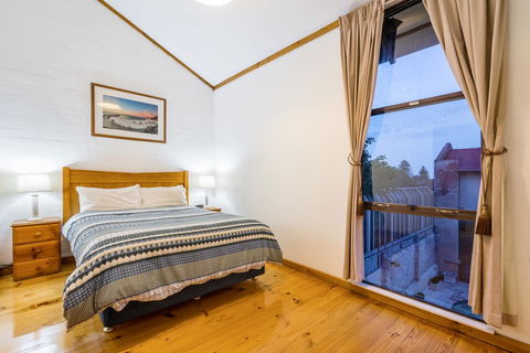 Cottesloe Beach Chalets - Gold Coast 4U 3