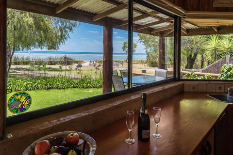 Beach House Dunsborough - Gold Coast 4U 5