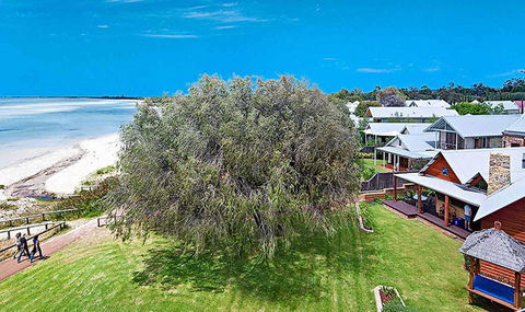 Beach House Dunsborough - Gold Coast 4U 1