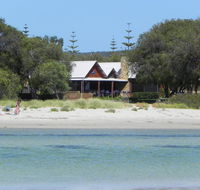 Beach House Dunsborough - Gold Coast 4U