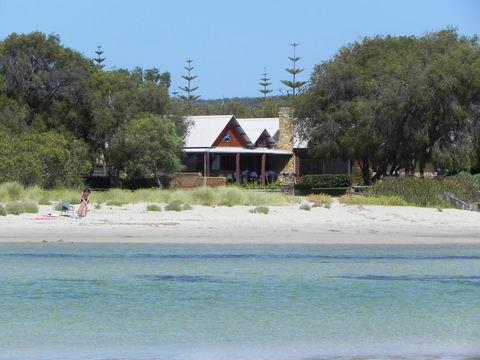 Beach House Dunsborough - Gold Coast 4U 0
