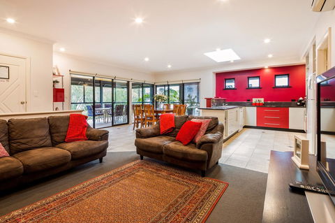 Downton Villa - Gold Coast 4U 8
