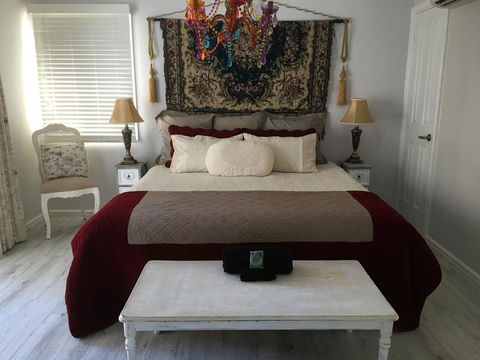 Applegate Lane Chalet - Accommodation Gold Coast 0