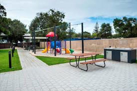 Beach Retreat - Busselton - 1 Gold Coast 11