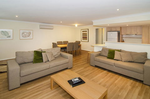 Beach Retreat - Busselton - 1 Gold Coast 2