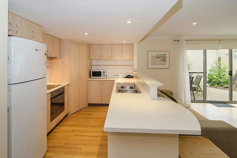 Beach Retreat - Busselton - 1 Gold Coast 4