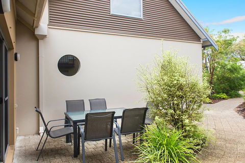 Beach Retreat - Busselton - 1 Gold Coast 10