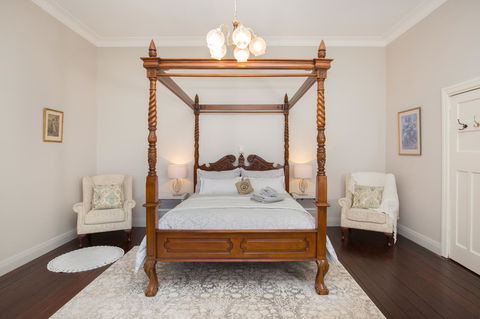 Historic Oakhill House Entire Estate - Gold Coast 4U 1