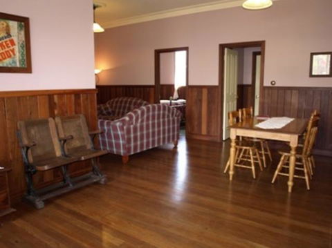 Pemberton Old Picture Theatre Holiday Apartments - Accommodation Gold Coast 30
