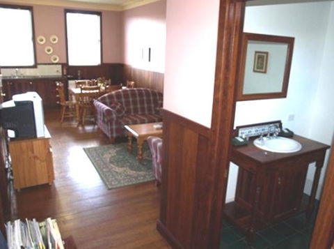 Pemberton Old Picture Theatre Holiday Apartments - Accommodation Gold Coast 9