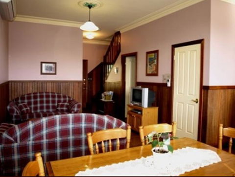 Pemberton Old Picture Theatre Holiday Apartments - Accommodation Gold Coast 3