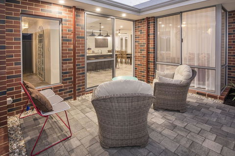 15 Cabot Close - Gold Coast 4U 20