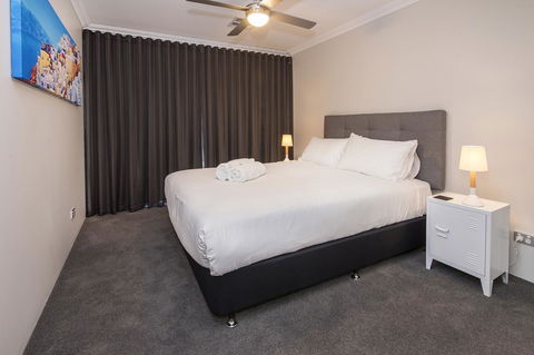 15 Cabot Close - Gold Coast 4U 8