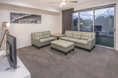 15 Cabot Close - Gold Coast 4U 18