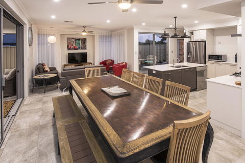 15 Cabot Close - Gold Coast 4U 15