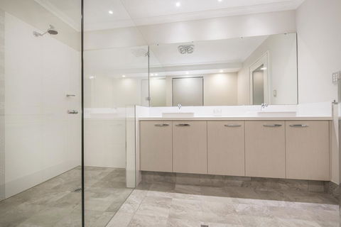 15 Cabot Close - Gold Coast 4U 6