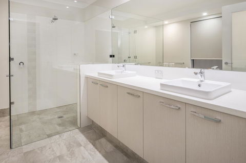 15 Cabot Close - Gold Coast 4U 5