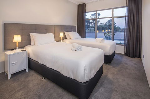 15 Cabot Close - Gold Coast 4U 9