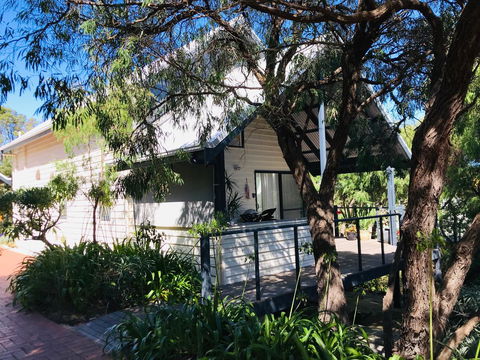 Zephyr Studio - Gold Coast 4U 1