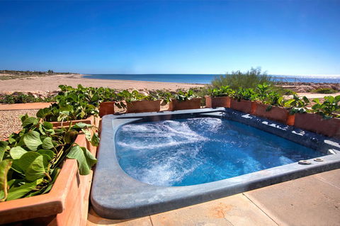 Mantarays Ningaloo Beach Resort - Gold Coast 4U 7
