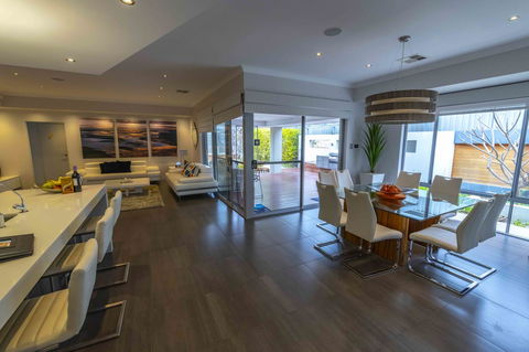 Magnificent Beach Retreat - Accommodation Gold Coast 29