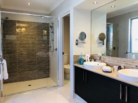 Magnificent Beach Retreat - Accommodation Gold Coast 11