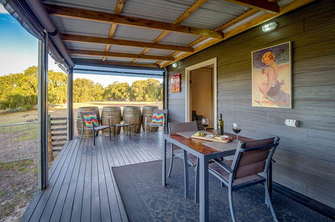 Windfall Estate Vineyard Cottage - Gold Coast 4U 2