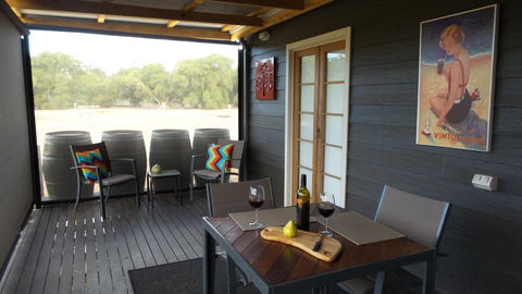 Windfall Estate Vineyard Cottage - Gold Coast 4U 4