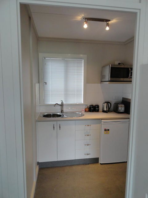 Windfall Estate Vineyard Cottage - Gold Coast 4U 5