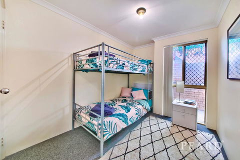 Scarborough Beach, Perth - Sun & Surf Villa - Gold Coast 4U 19