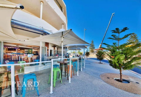 Scarborough Beach, Perth - Sun & Surf Villa - Gold Coast 4U 9
