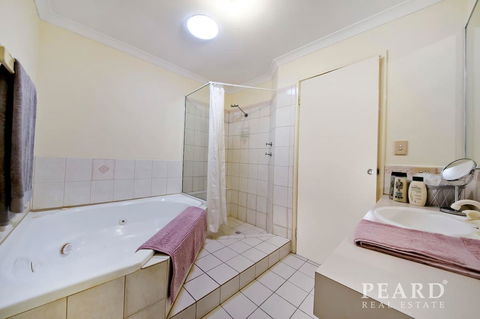 Scarborough Beach, Perth - Sun & Surf Villa - Gold Coast 4U 5