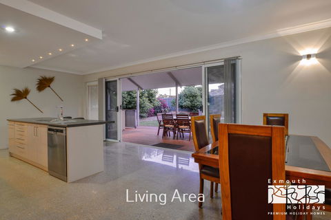 13 Learmonth Street - Close To Town Centre - Gold Coast 4U 5