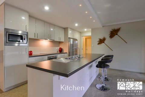 13 Learmonth Street - Close To Town Centre - Gold Coast 4U 3