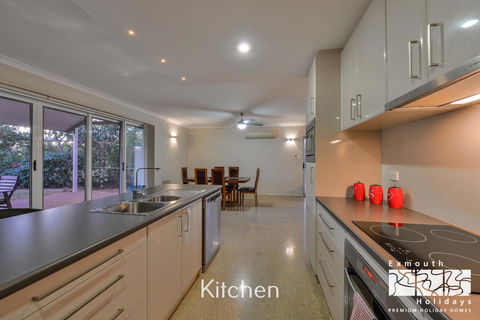 13 Learmonth Street - Close To Town Centre - Gold Coast 4U 4